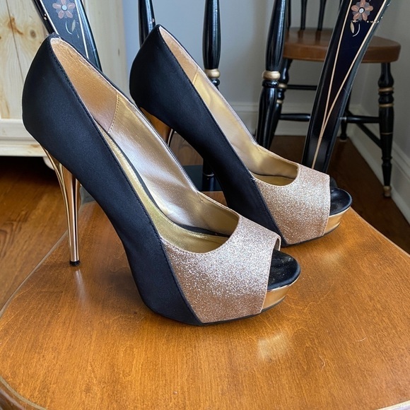 Qupid Peep Toe Stiletto Glittery Gold and Satin Black Peep Toe High Heels Size 8 - Picture 5 of 16